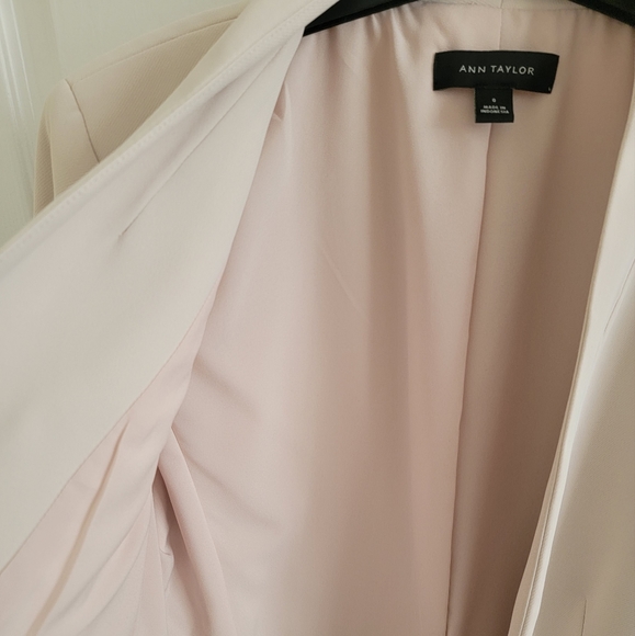 NWT Ann Taylor Long Collarless Blazer in Fluid Crepe, size 0, ivory - Picture 12 of 14